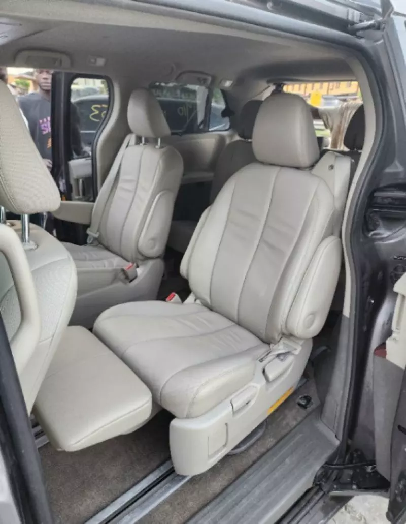 Toyota Sienna   - 2013