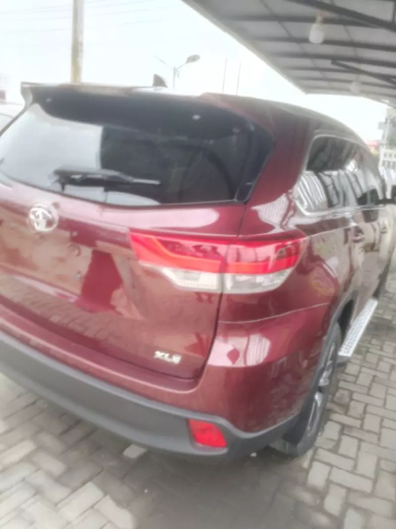 Toyota Highlander   - 2016