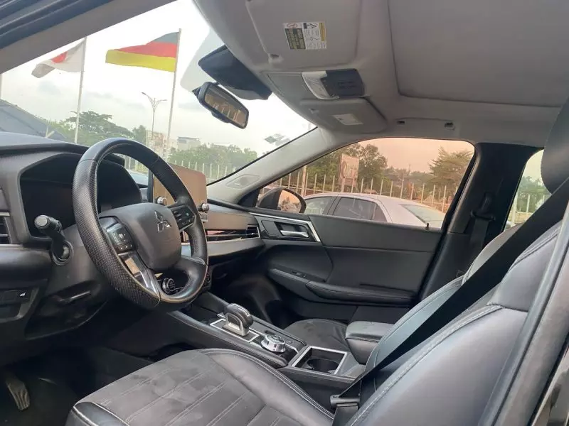 Mitsubishi OUTLANDER   - 2022