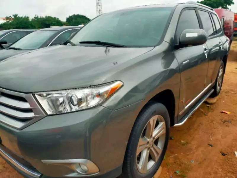 Toyota Highlander   - 2011