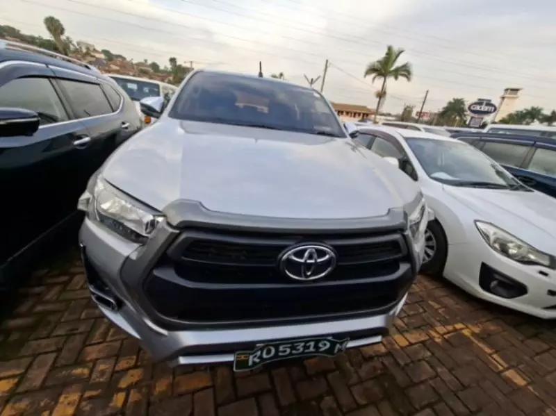 Toyota Hilux   - 2019