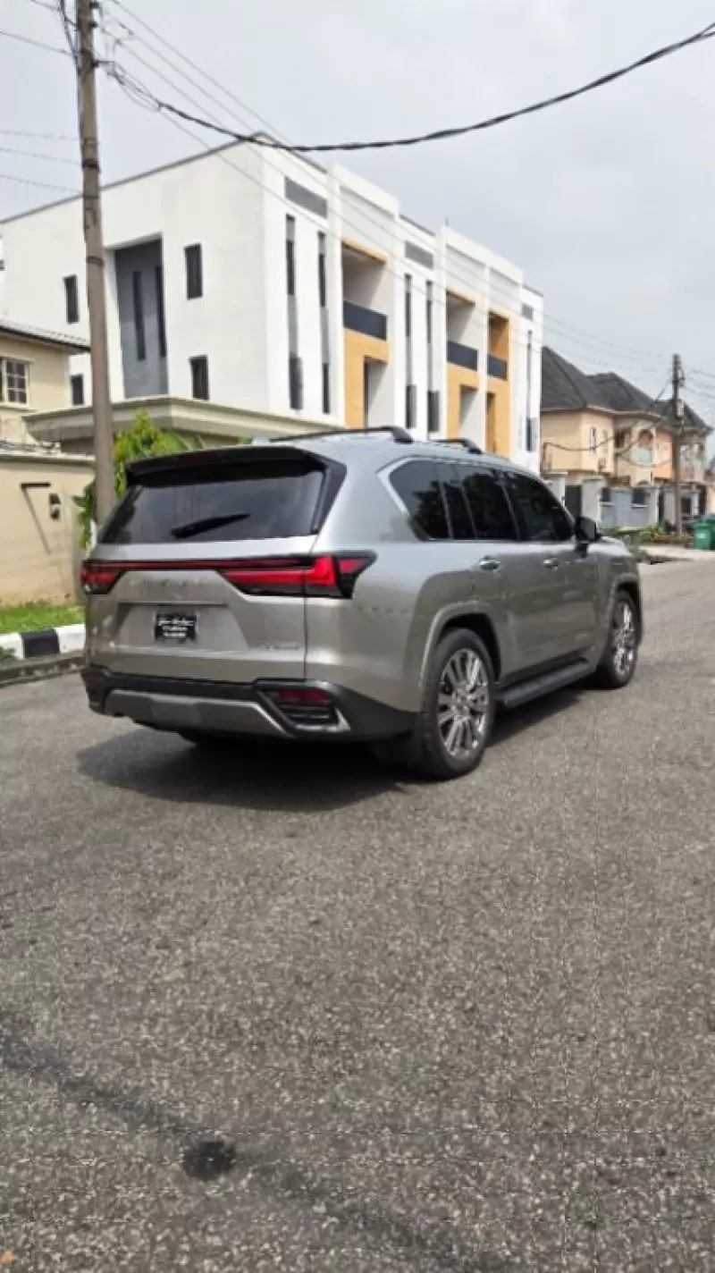 Lexus LX