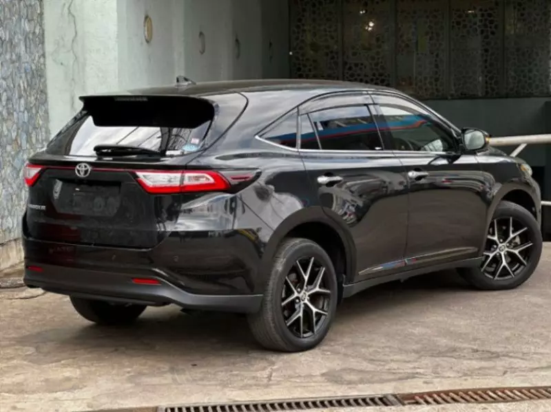 Toyota Harrier   -