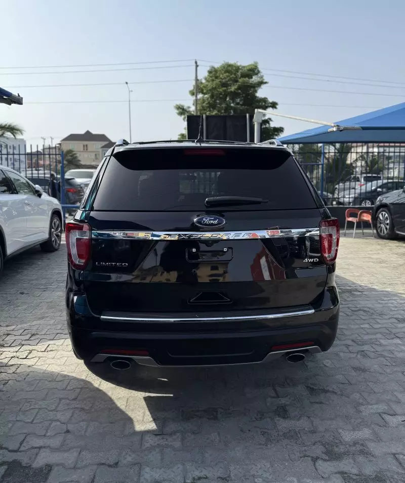 Ford Explorer   - 2018