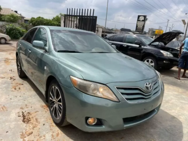 Toyota Camry   - 2009