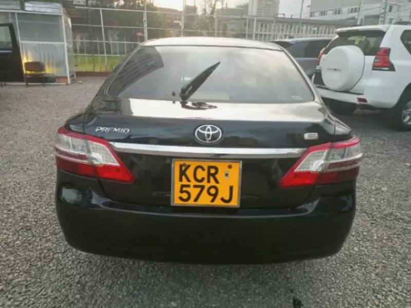 Toyota Premio    - 2011