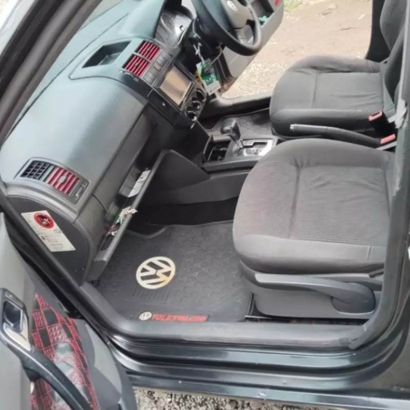 Volkswagen Polo   - 2009