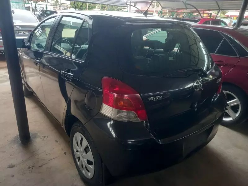 Toyota Vitz   - 2009