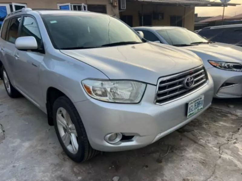 Toyota Highlander   - 2010