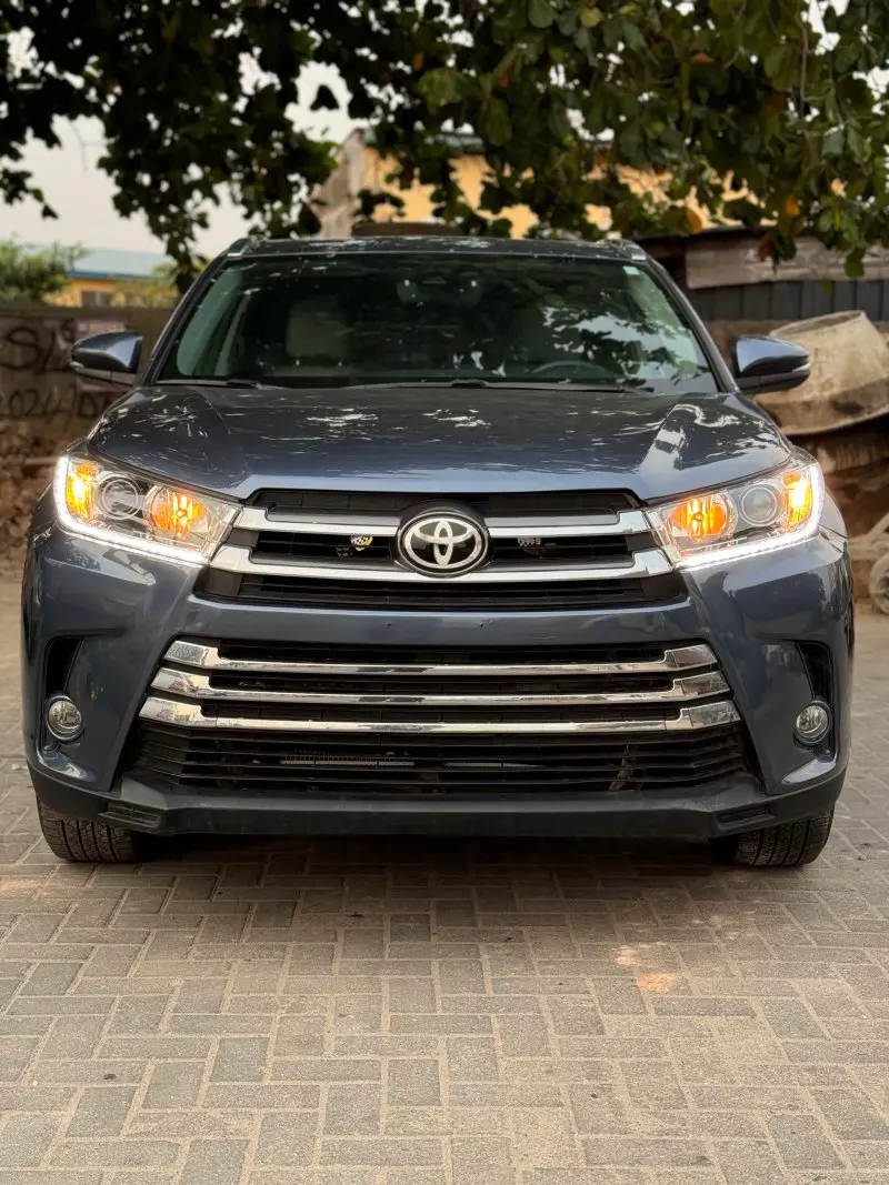Toyota Highlander   - 2017