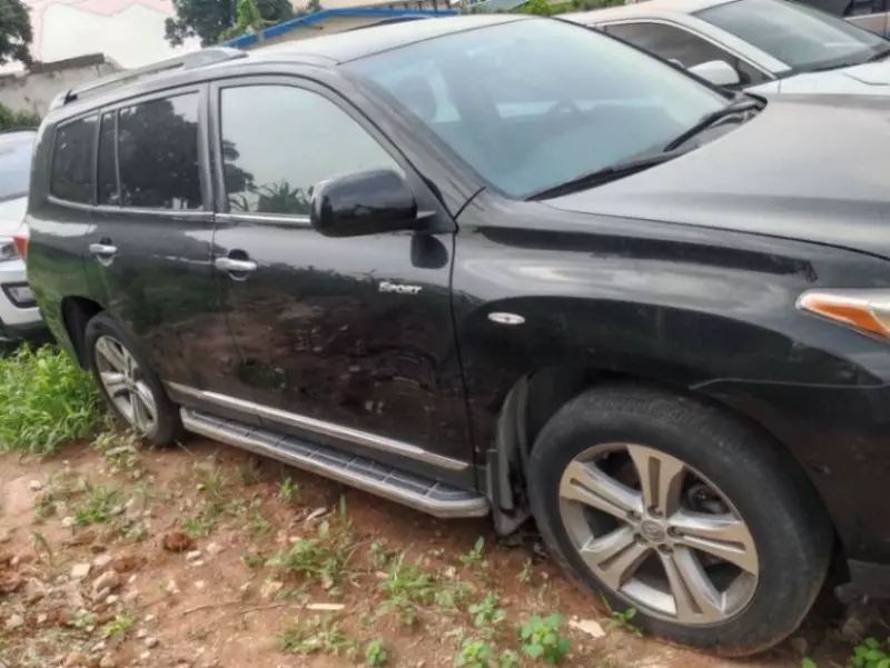 Toyota Highlander   - 2013