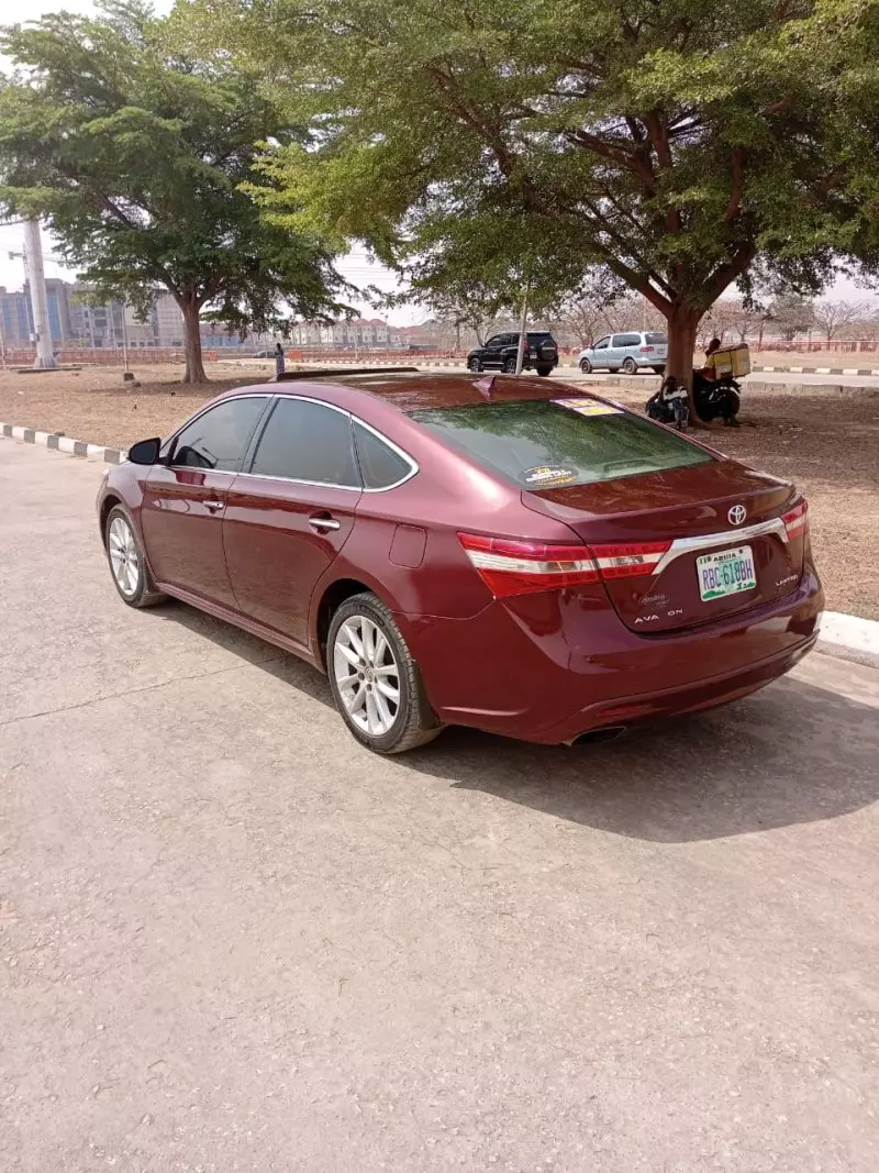 Toyota Avalon   - 2013