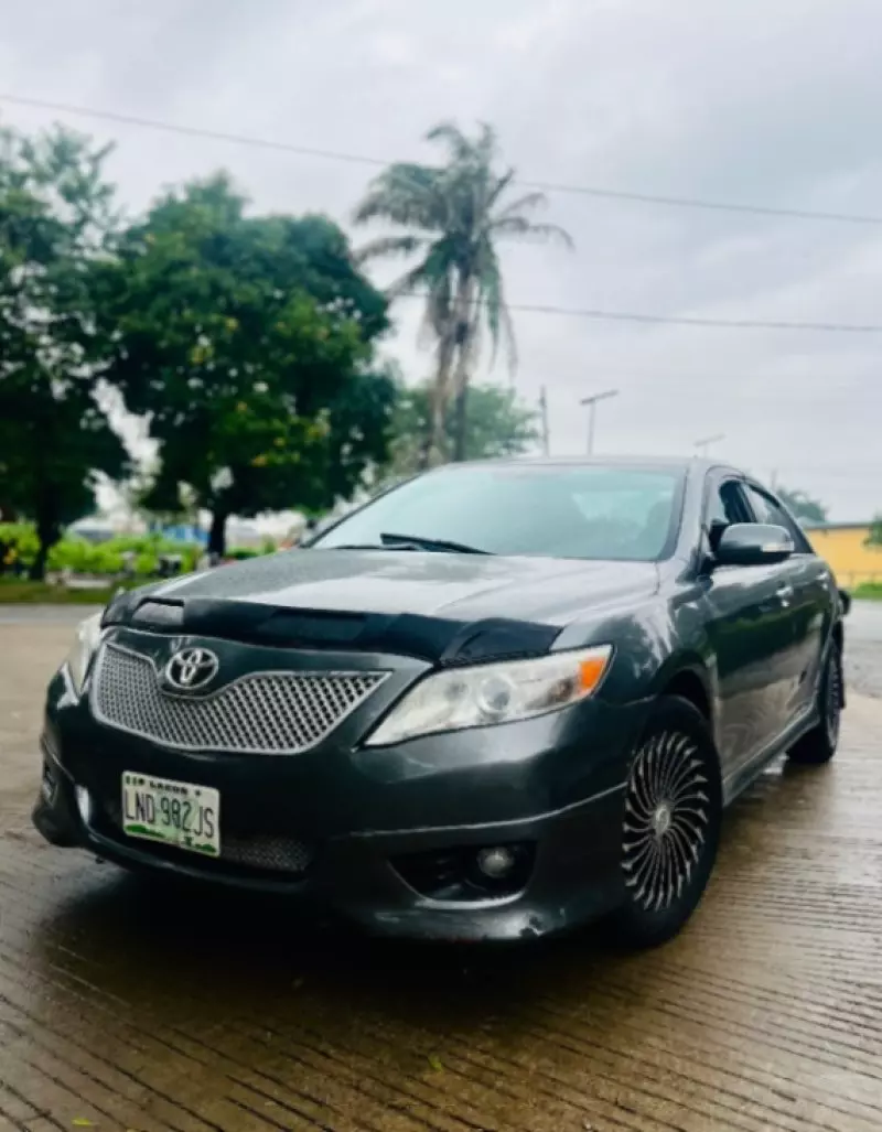 Toyota Camry   - 2011