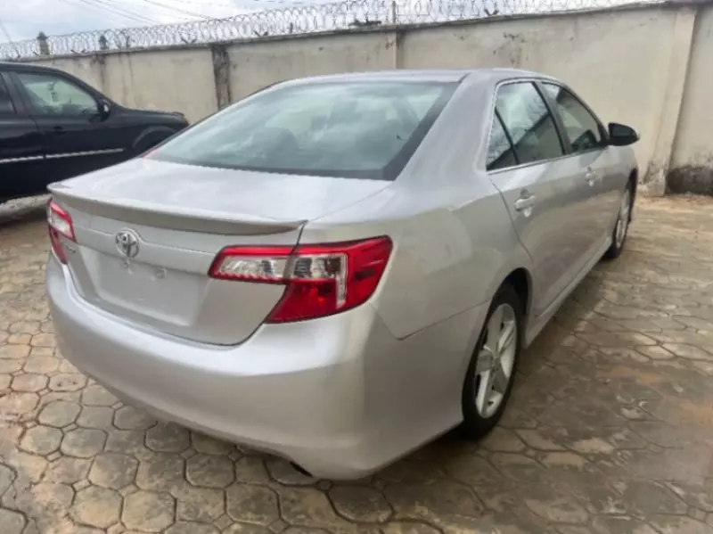 Toyota Camry   - 2012