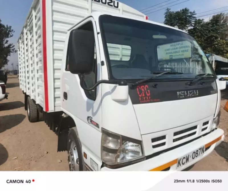 Isuzu NPR   - 2019