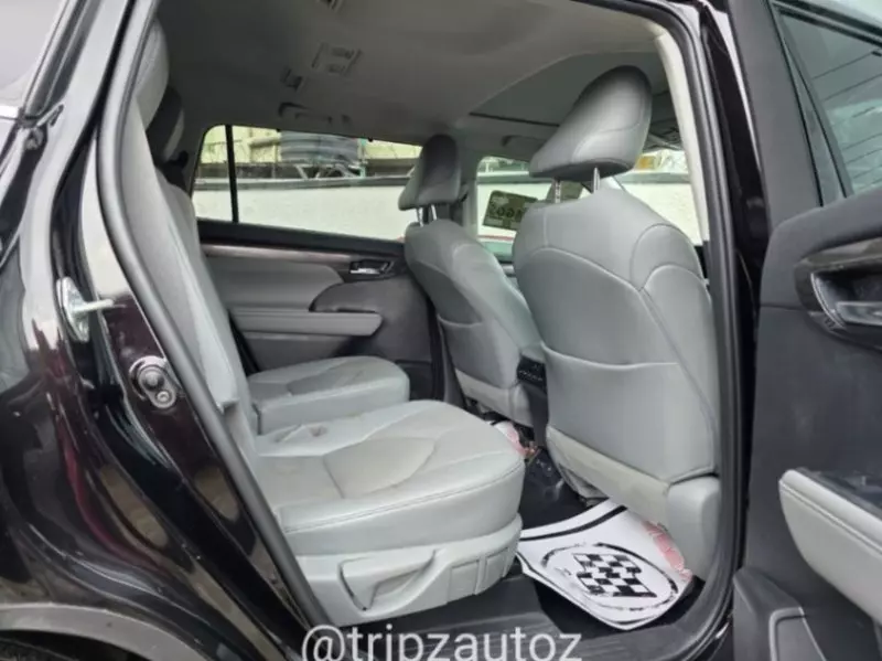 Toyota Highlander   - 2021