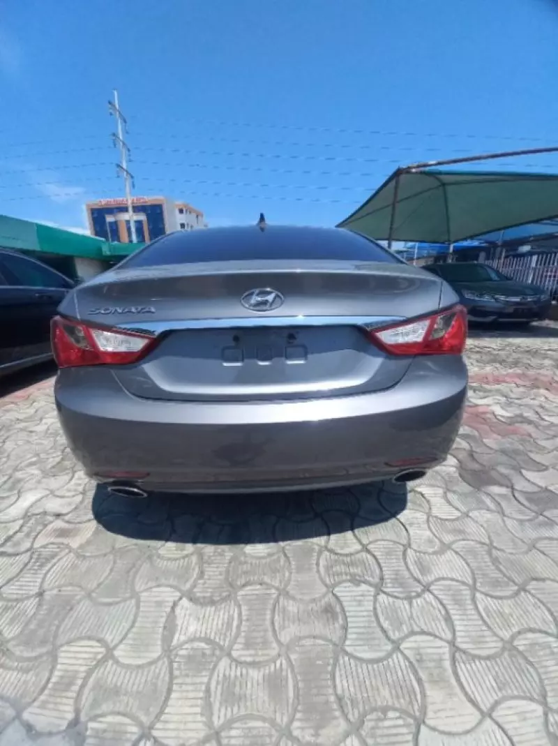 Hyundai Sonata   - 2013