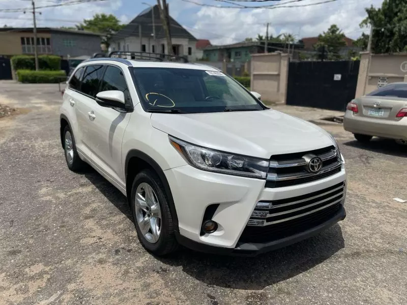 Toyota Highlander   - 2016