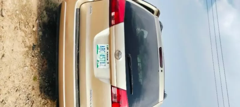 Toyota Sienna   - 2004