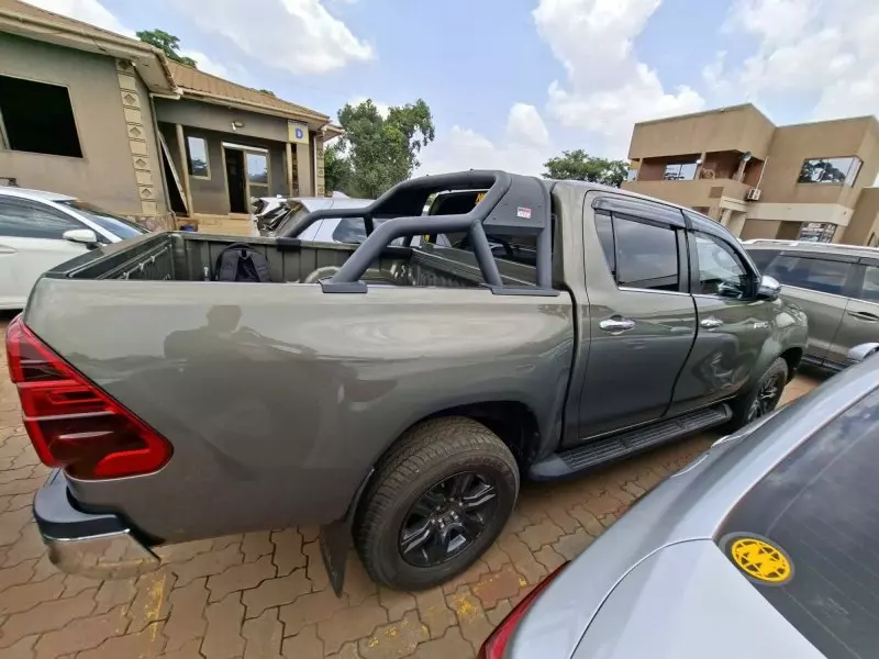 Toyota Hilux   - 2022