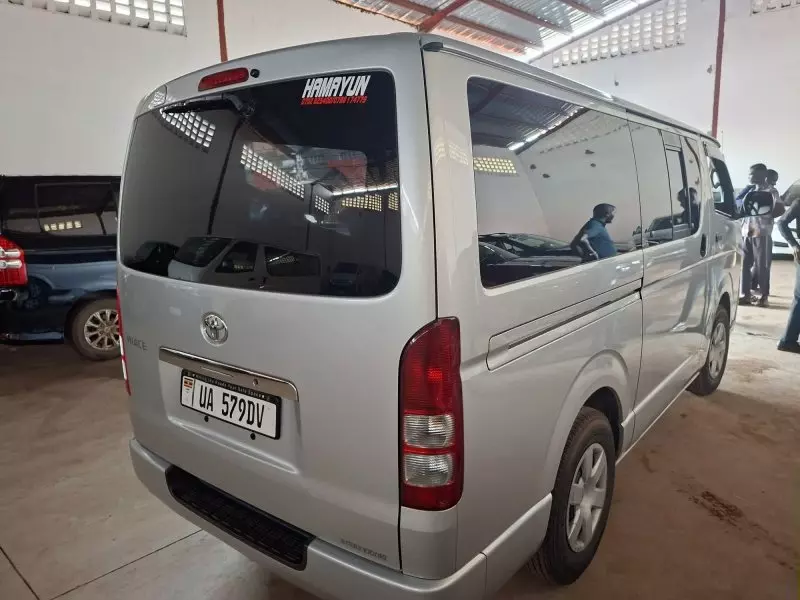 Toyota Hiace   - 2012