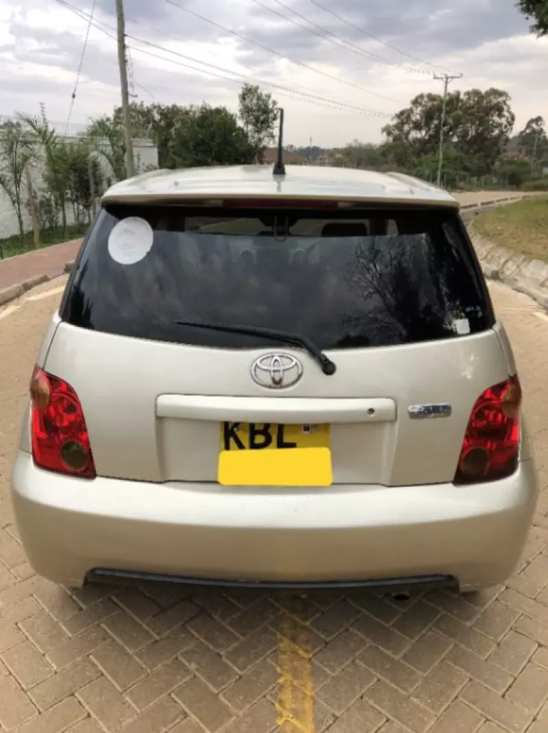 Toyota Ist    - 2003