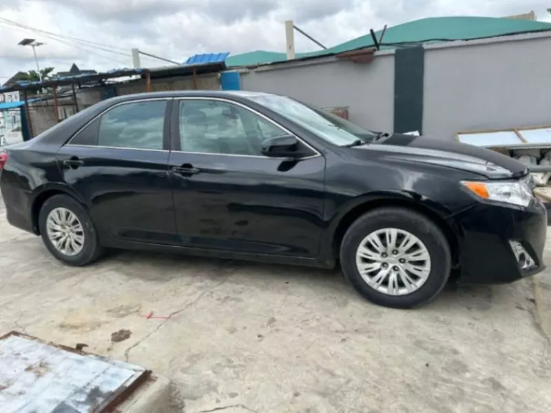 Toyota Camry   - 2014