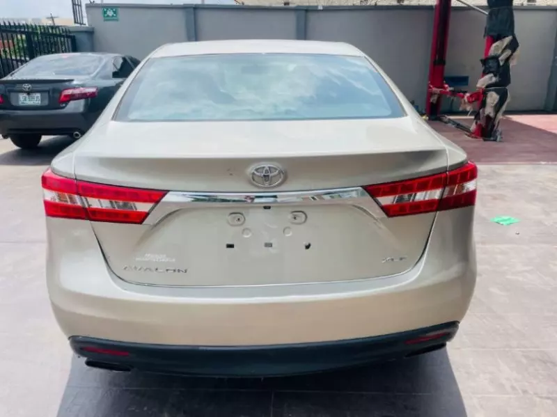 Toyota Avalon   - 2014