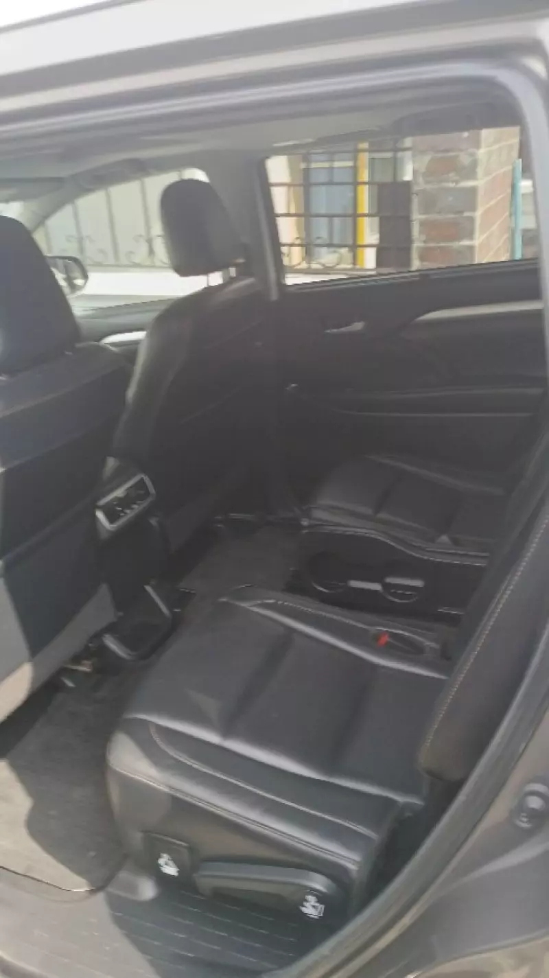 Toyota Highlander   - 2018