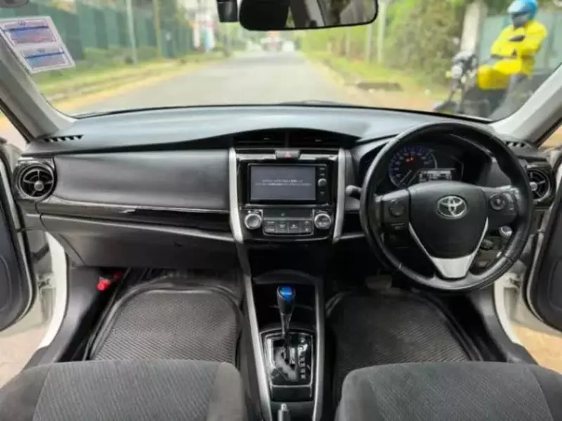 Toyota Axio hybrid    - 2018