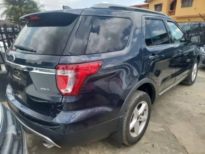 Ford Explorer   - 2017