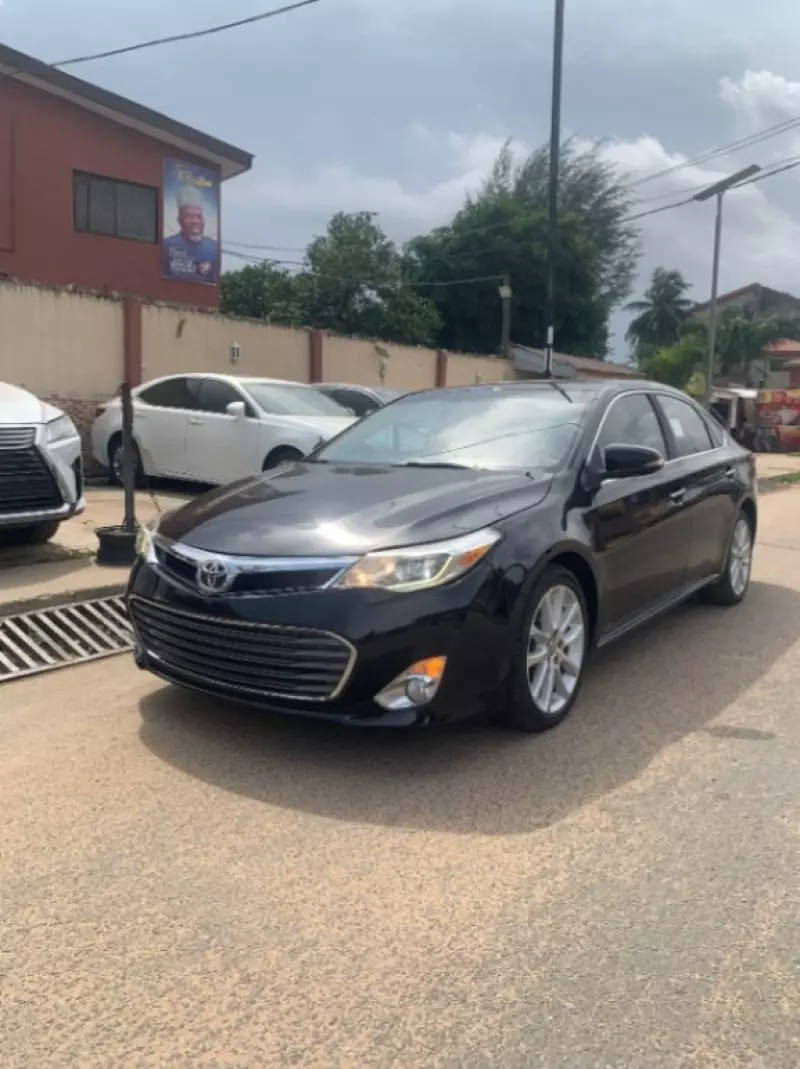 Toyota Avalon   - 2013