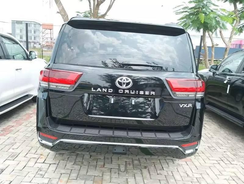 Toyota  Land Cruiser VXR V8   - 2024