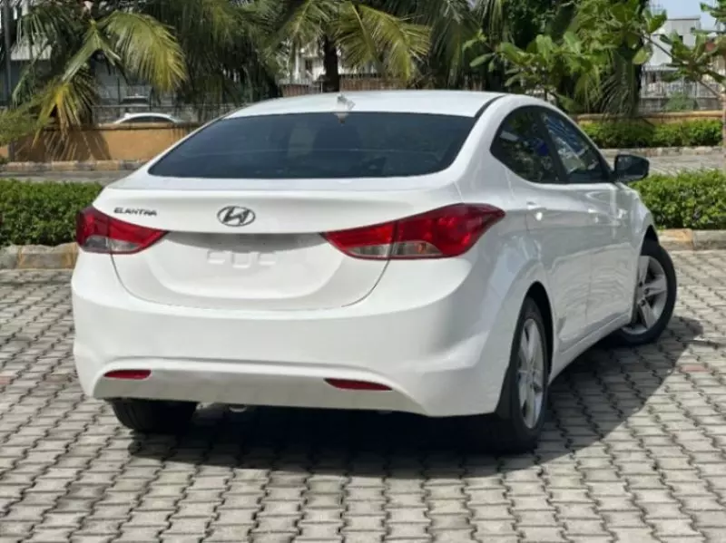 Hyundai Sonata   - 2012