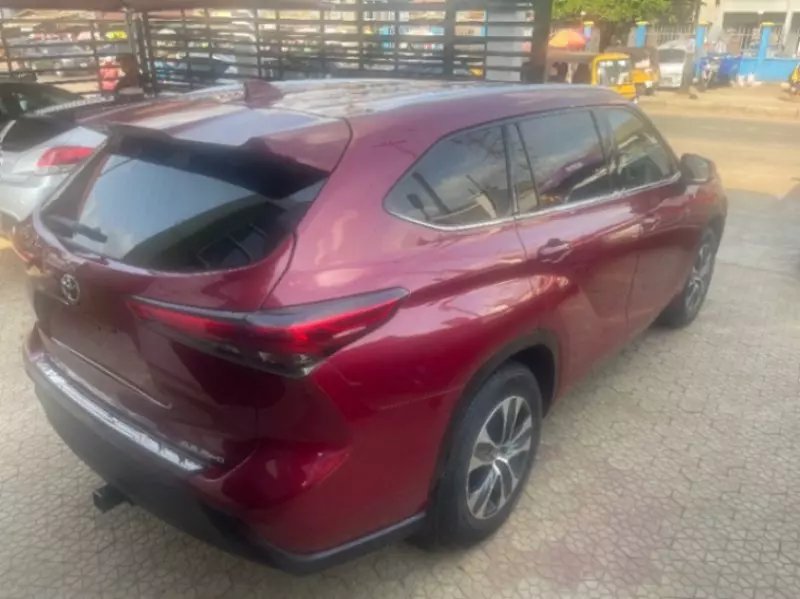 Toyota Highlander   - 2020