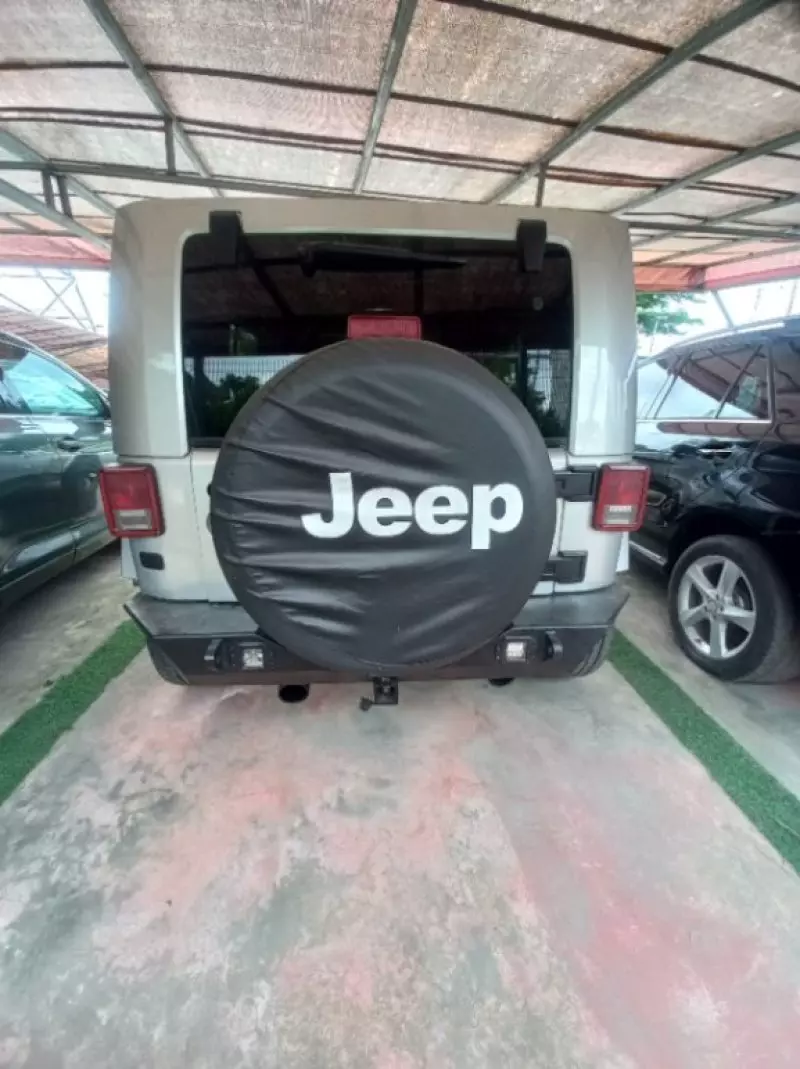 JEEP Wrangler Sahara   - 2010
