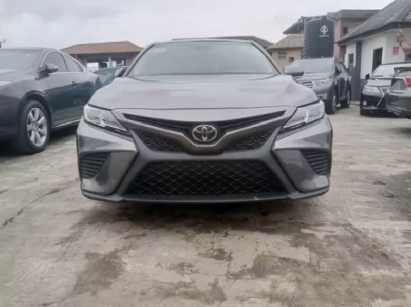 Toyota Camry   - 2018