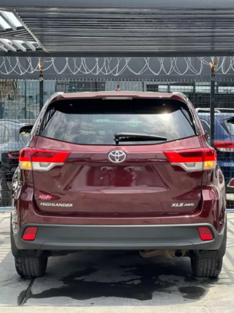 Toyota Highlander   - 2015