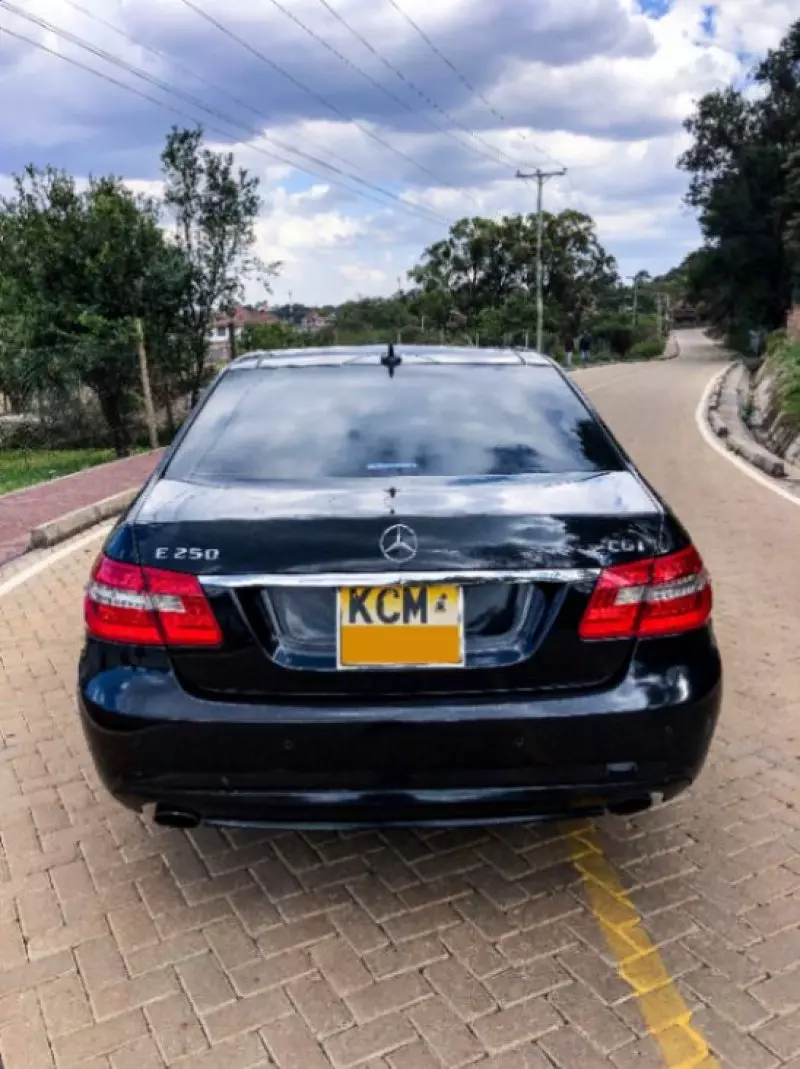 Mercedes-Benz E250   - 2010