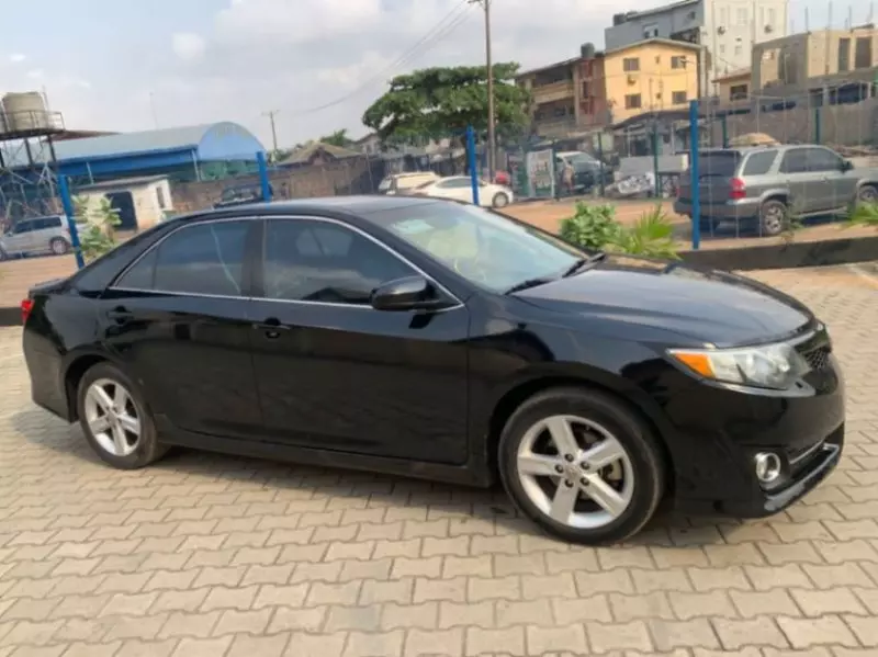 Toyota Camry   - 2012