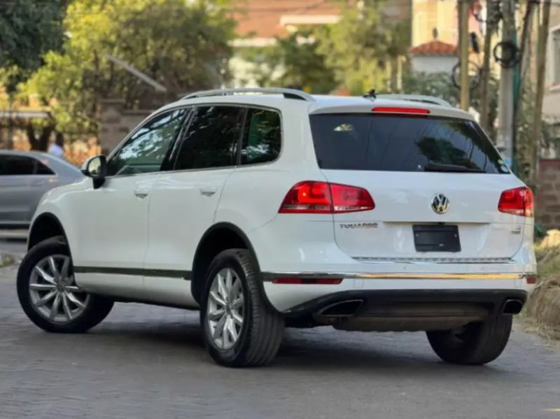 Volkswagen Touareg   - 2015
