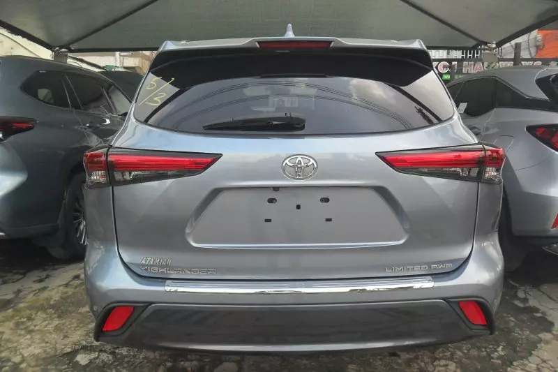 Toyota Highlander   - 2020
