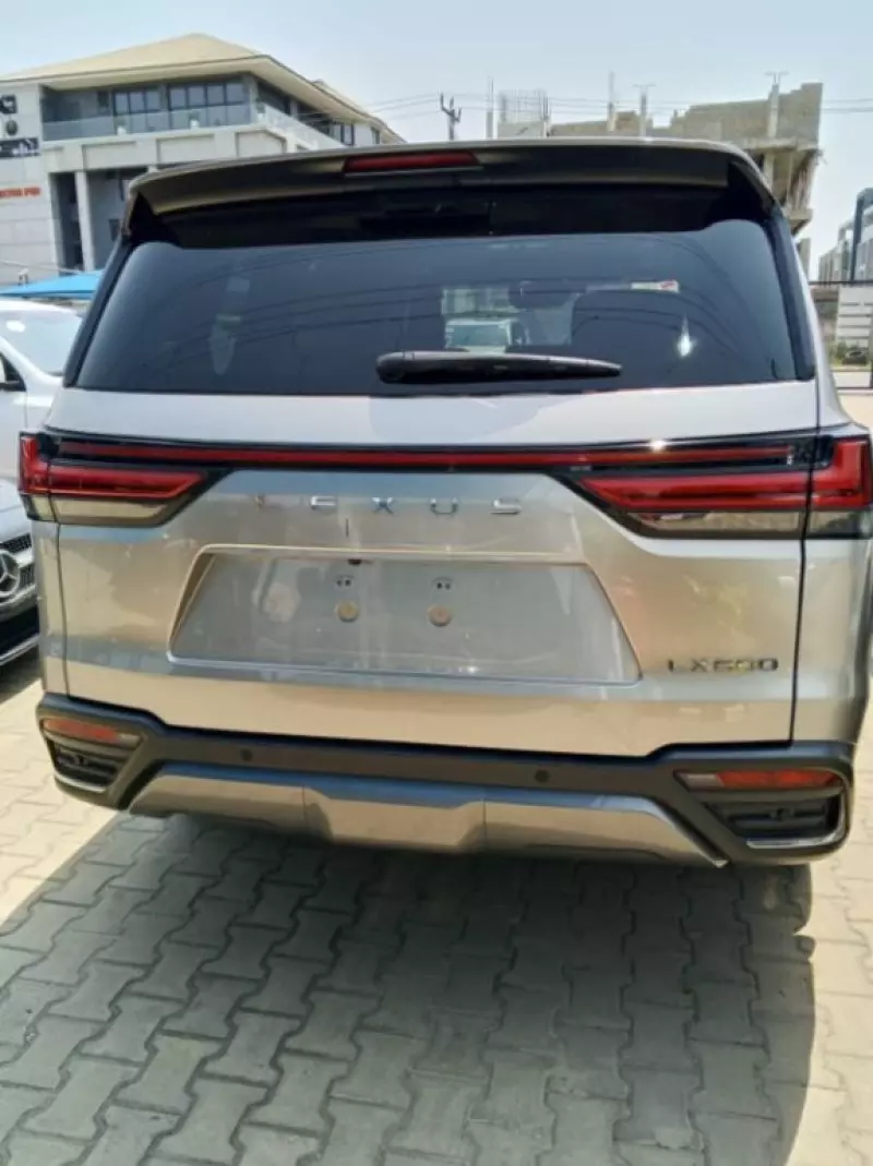 Lexus LX 600   - 2023