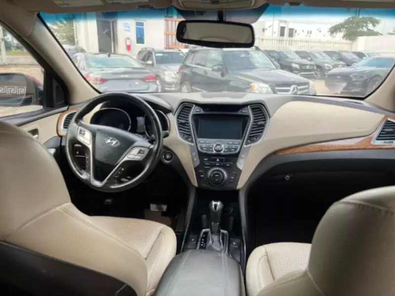 Hyundai Santa Fe   - 2013