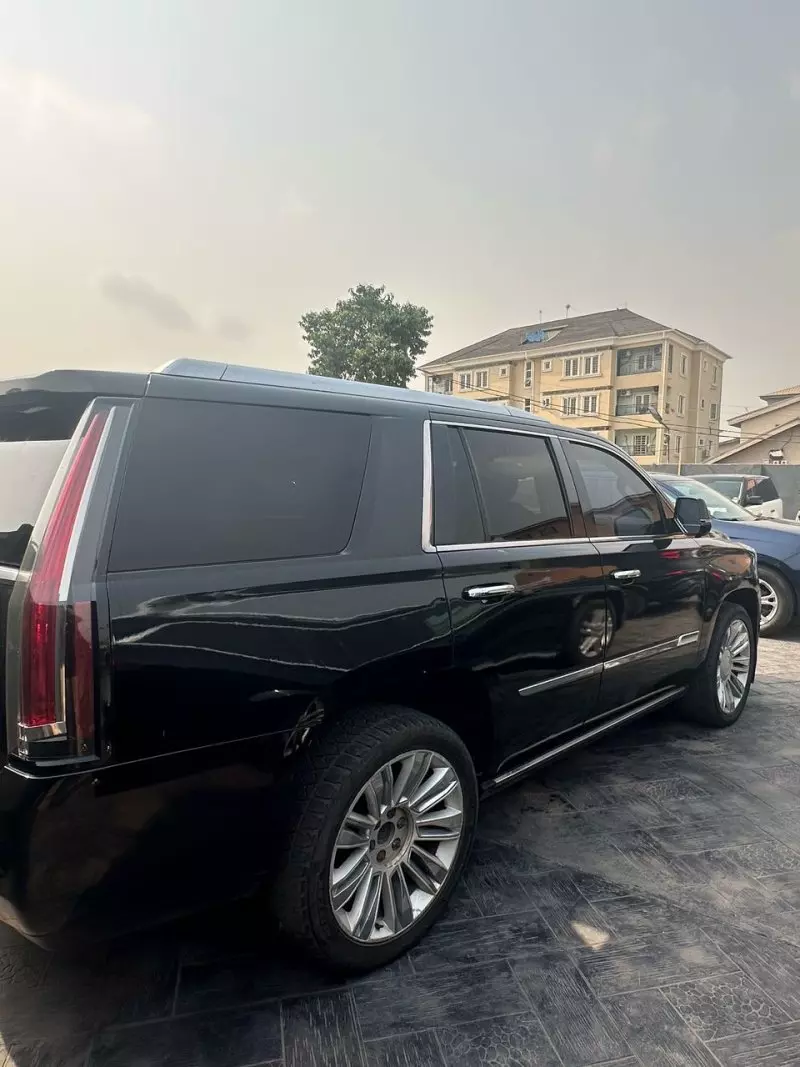 Cadillac Escalade   - 2015