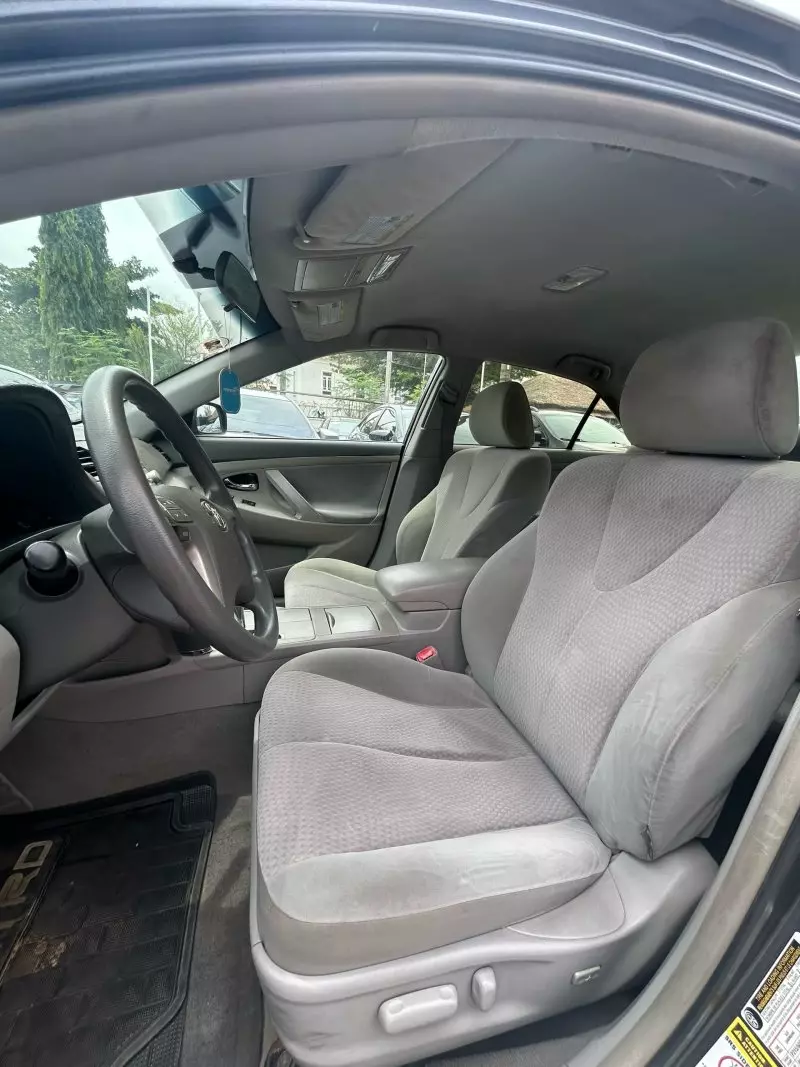 Toyota Camry   - 2010