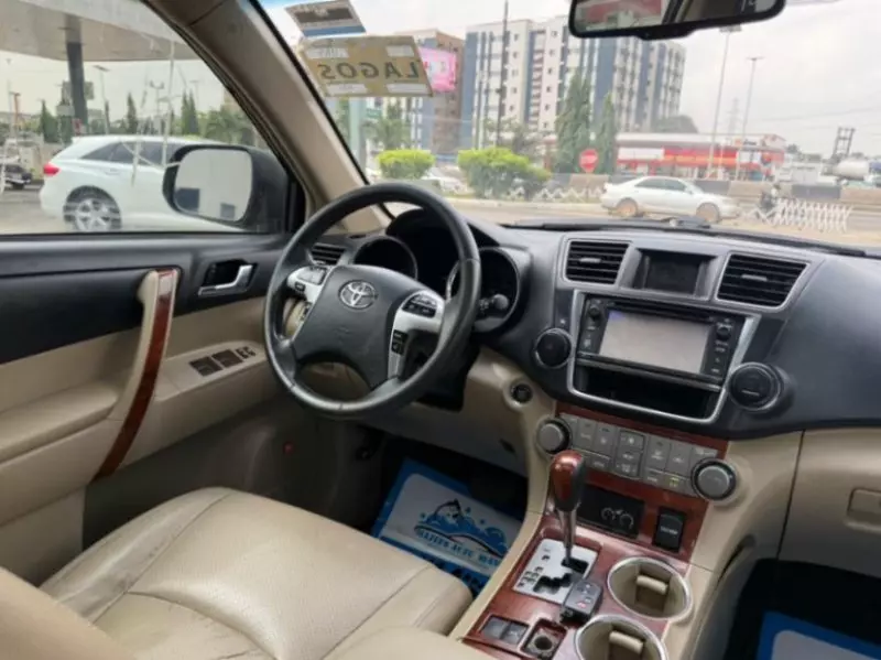 Toyota Highlander   - 2013