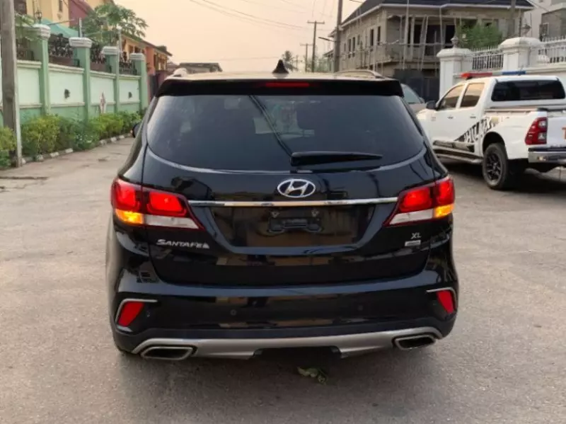 Hyundai Santa Fe   - 2017