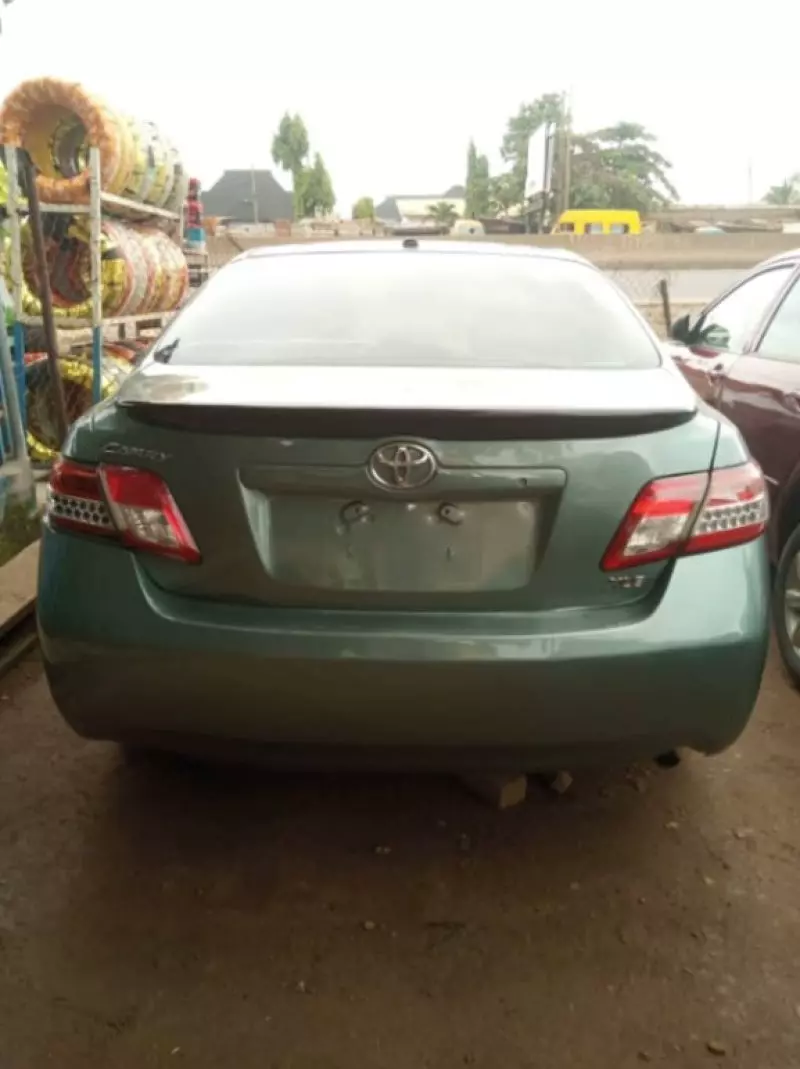 Toyota Camry   - 2011