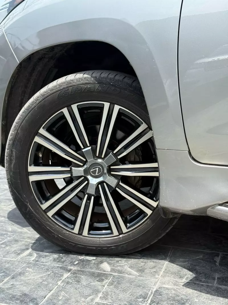 Lexus LX 570   - 2021